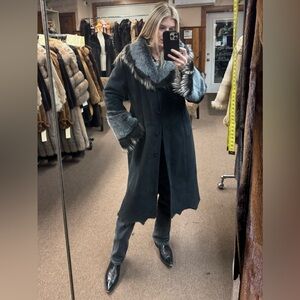 Black shearling fur trimmed mid length coat M